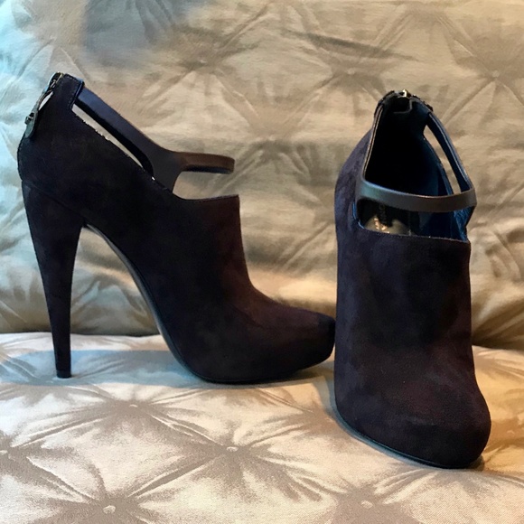 🤎Donna Karan Chocolate Brown Suede Booties🤎 - Picture 2 of 12